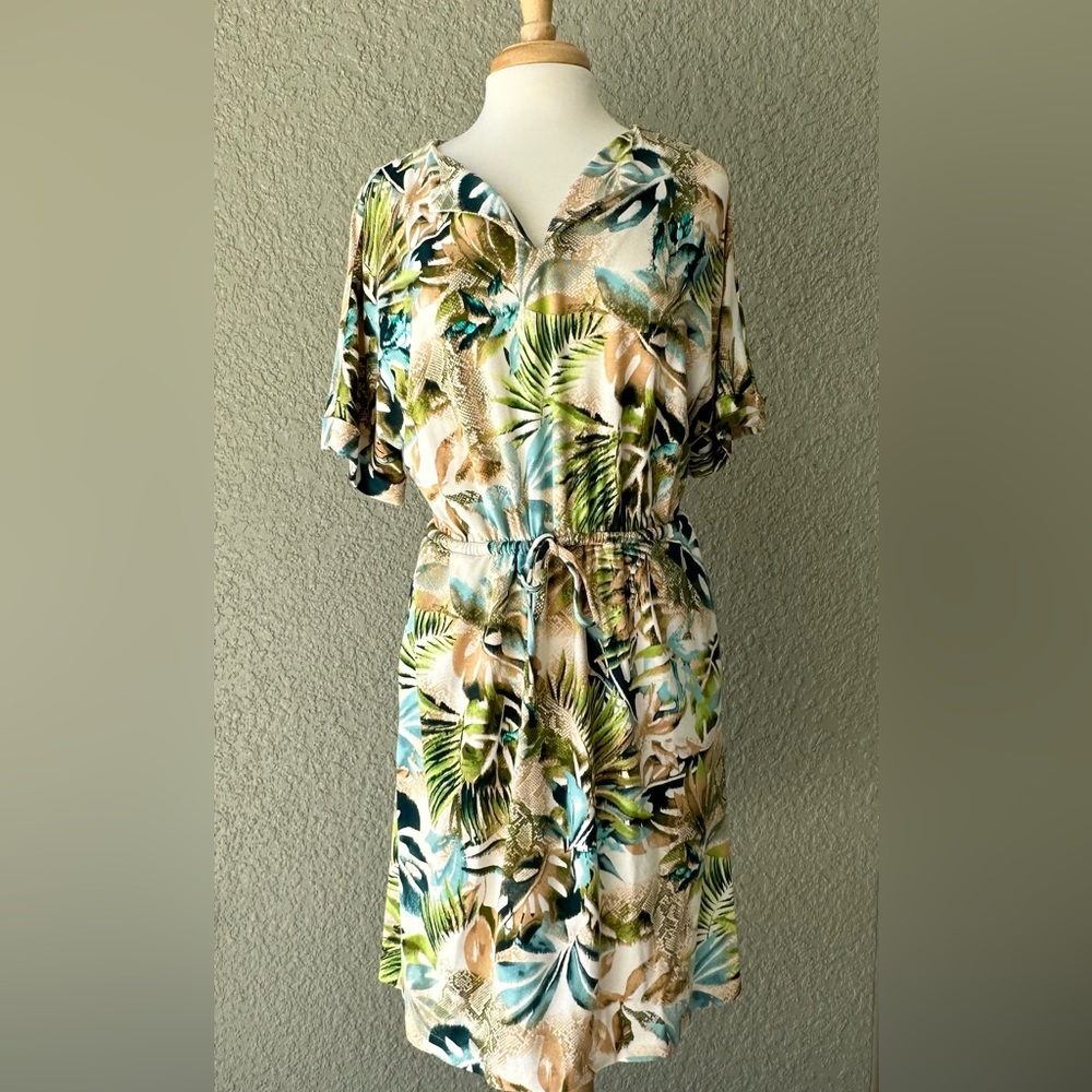 Chico’s Split Neck Tie Waist Tropical Dress NWT Size 1 “Buttercream”